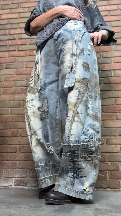Distressed Denim Zipper Detail Jeans