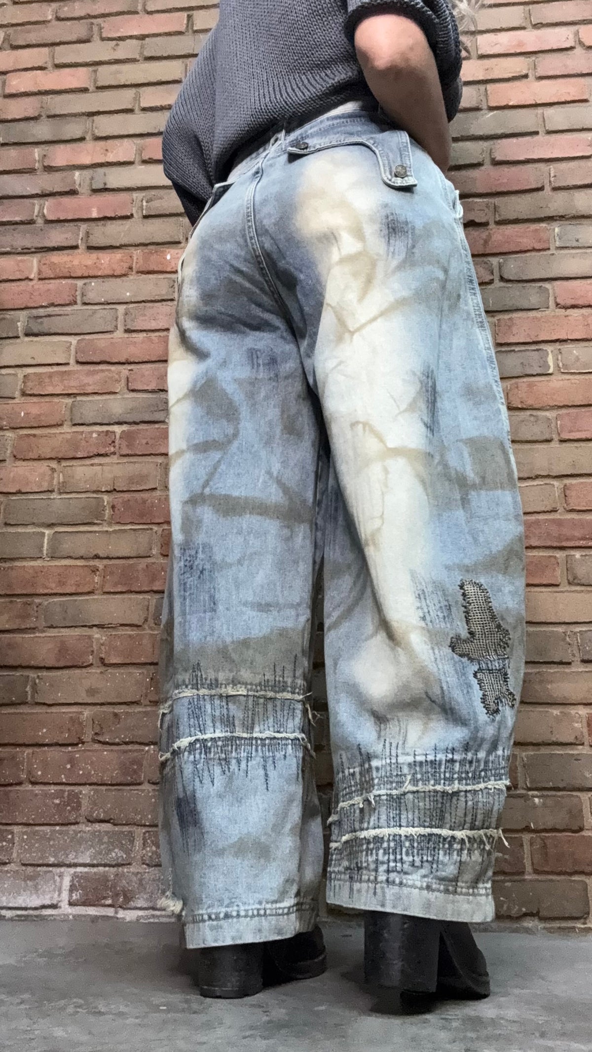Distressed Denim Zipper Detail Jeans