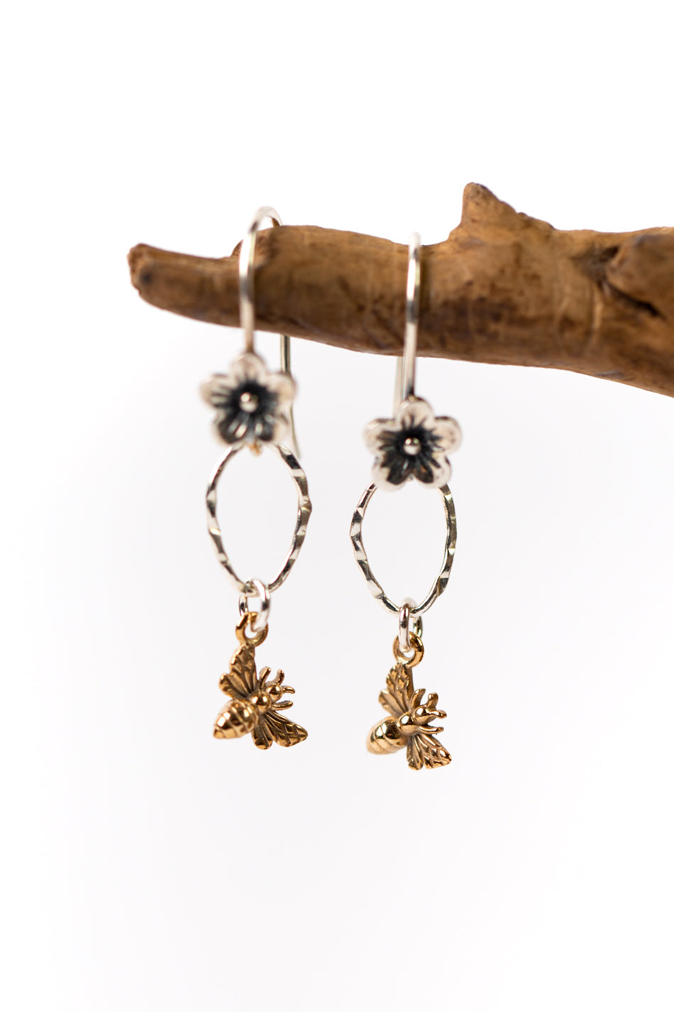 Sentiment Bronze Bee Simple Earrings