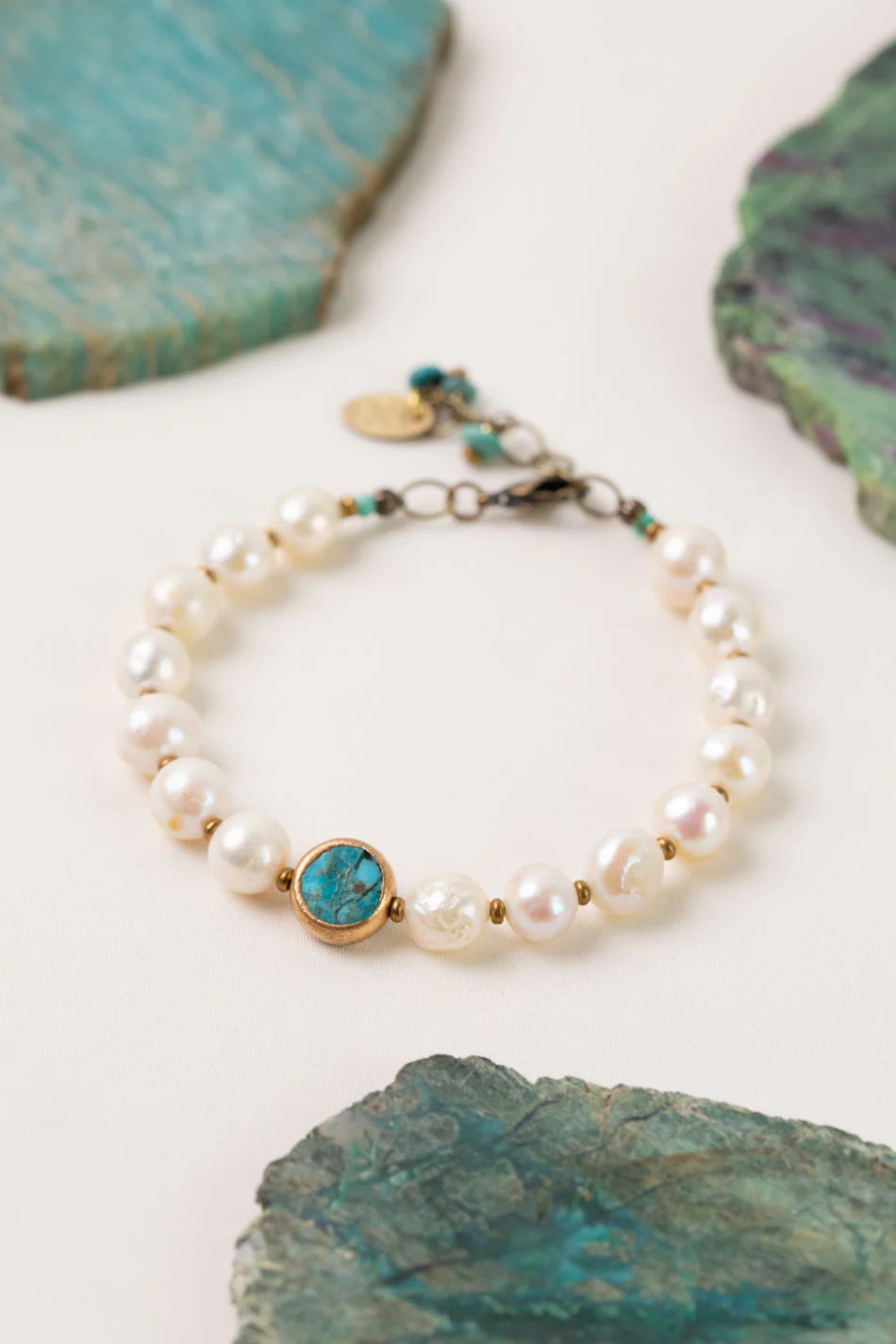 Transcend Pearl Bezel Bracelet B010