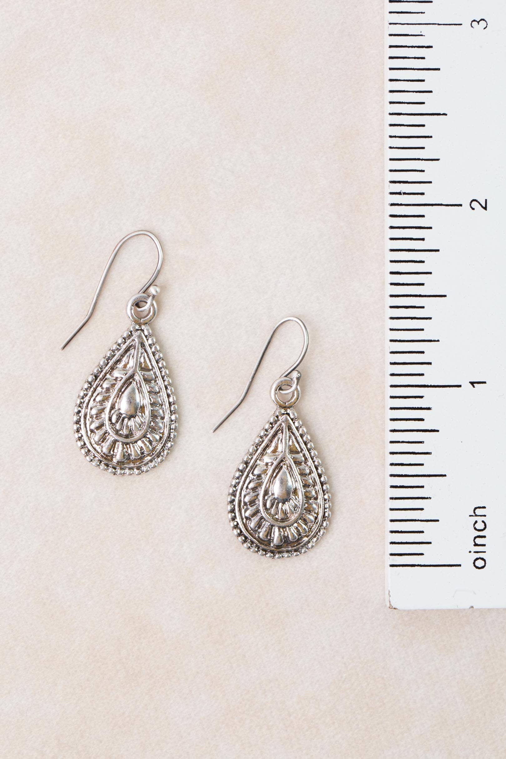 Mint Julep Antique Silver Teardrop Earrings E071 - Vintage Vault Boutique