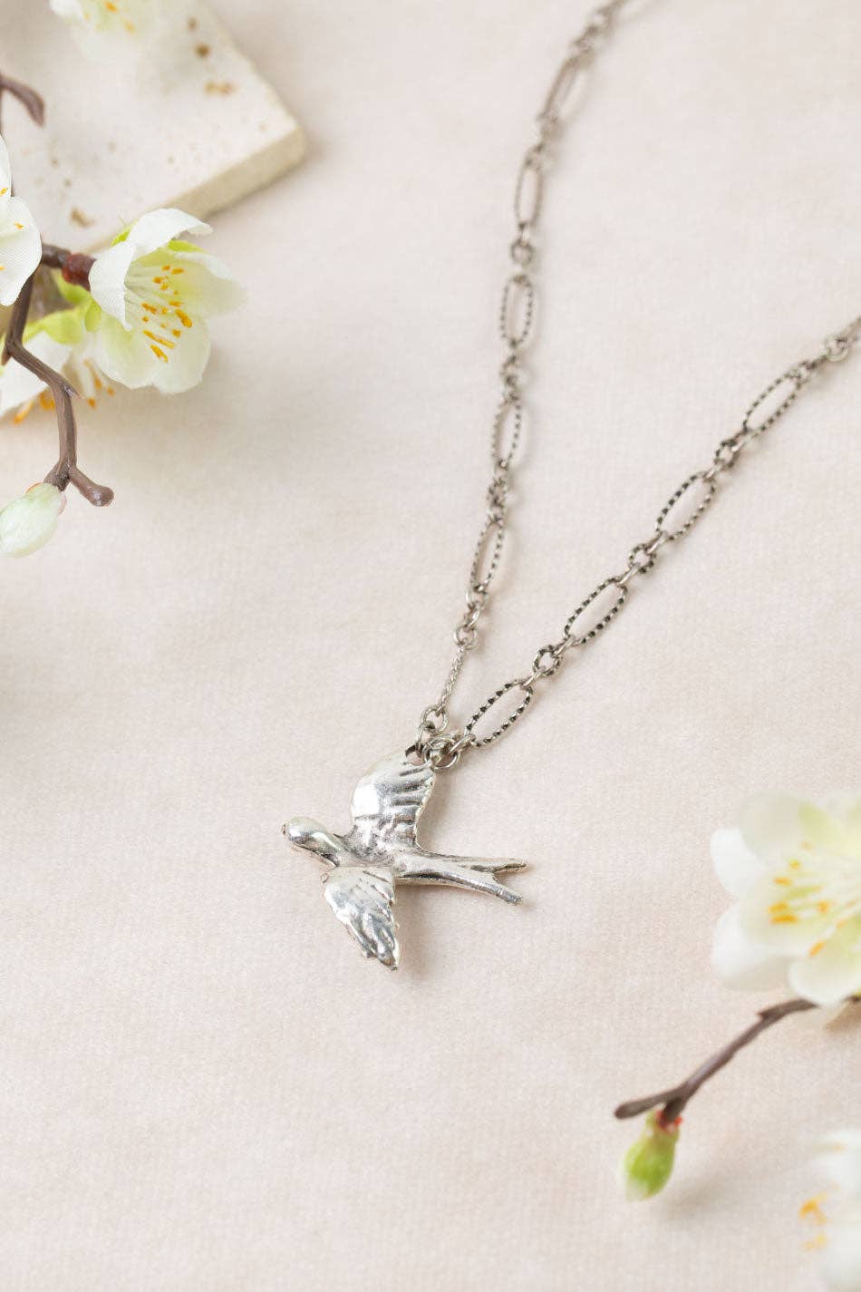 Mint Julep Silver Bird Simple Necklace N050 - Vintage Vault Boutique