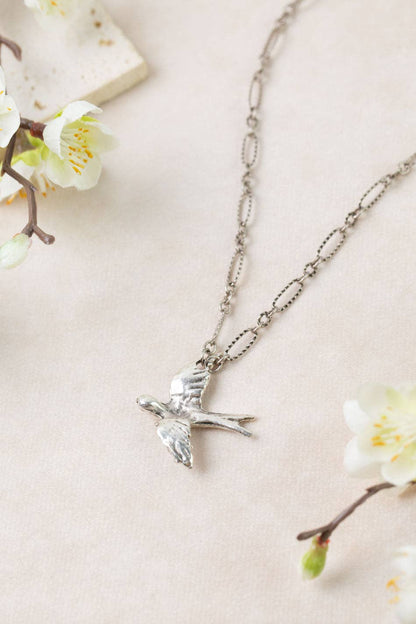 Mint Julep Silver Bird Simple Necklace N050 - Vintage Vault Boutique