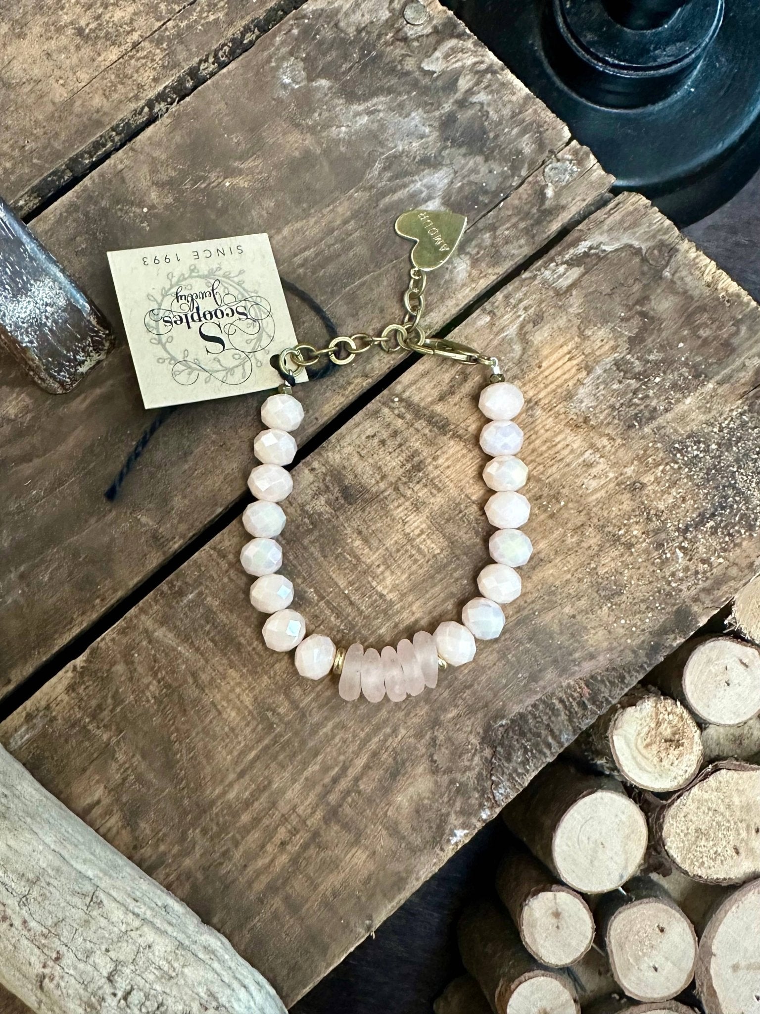 Blushing Kiss - Bracelet - Vintage Vault Boutique