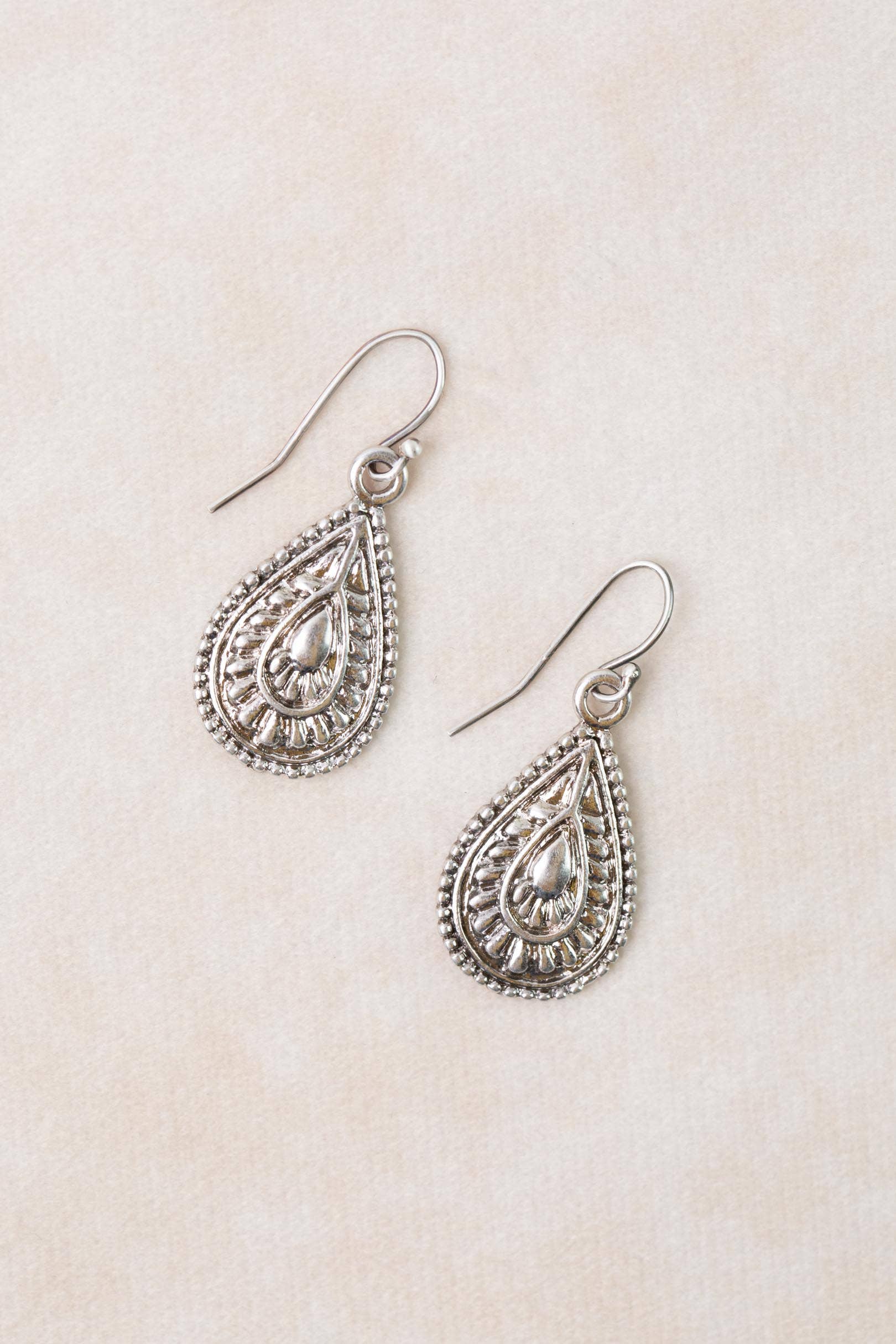 Mint Julep Antique Silver Teardrop Earrings E071 - Vintage Vault Boutique